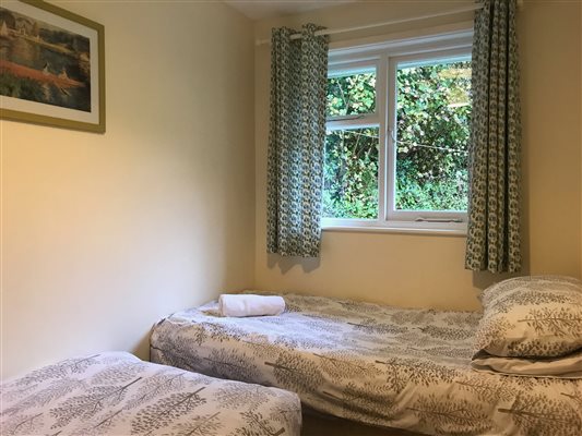 Twin bedroom in Fuchsia looking into woodland